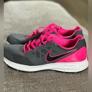 Like New Nike Women's Black and Pink Sneakers